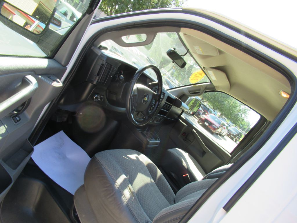 2020 Chevrolet Express Image 20