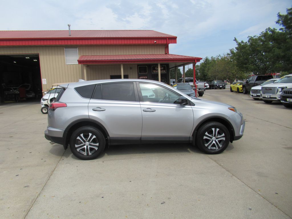 2017 Toyota Rav4 Image 4