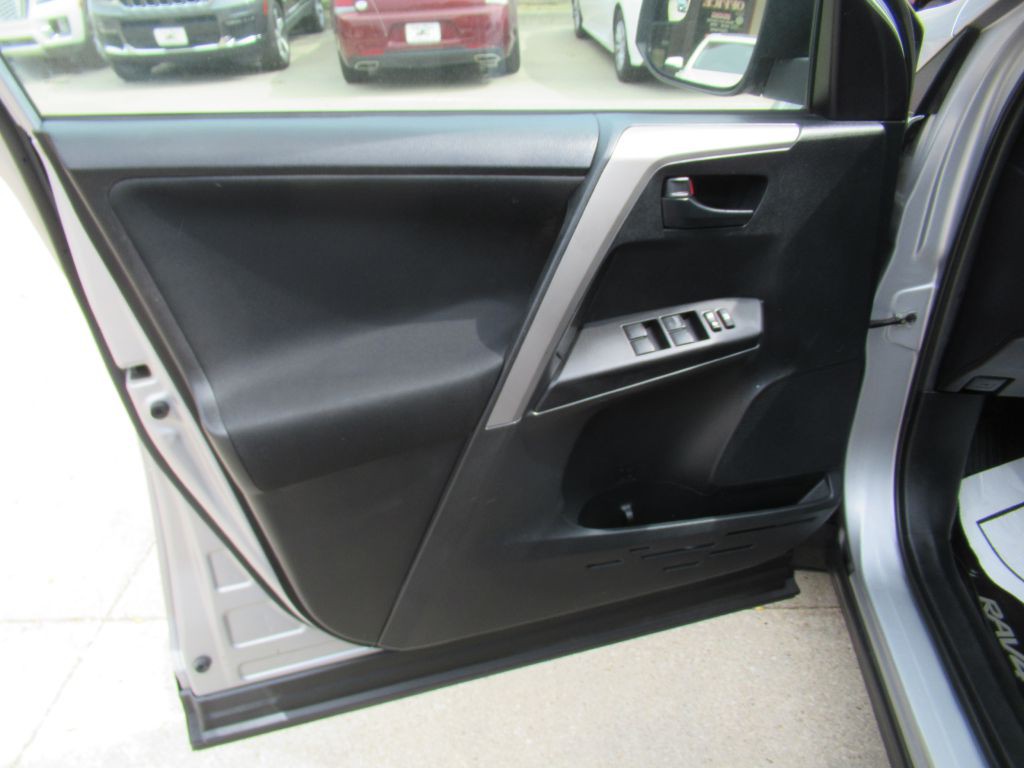 2017 Toyota Rav4 Image 10