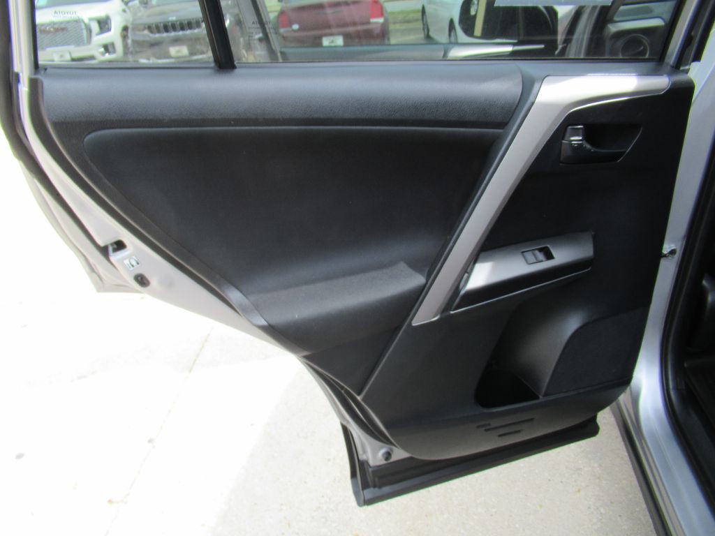2017 Toyota Rav4 Image 11