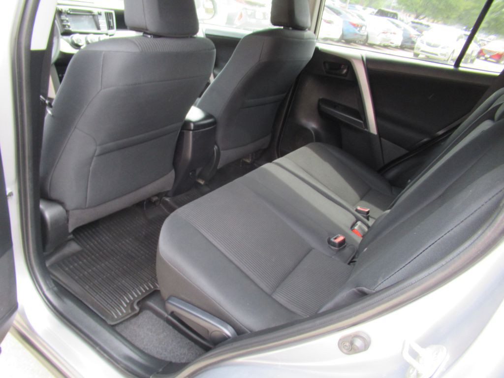 2017 Toyota Rav4 Image 16