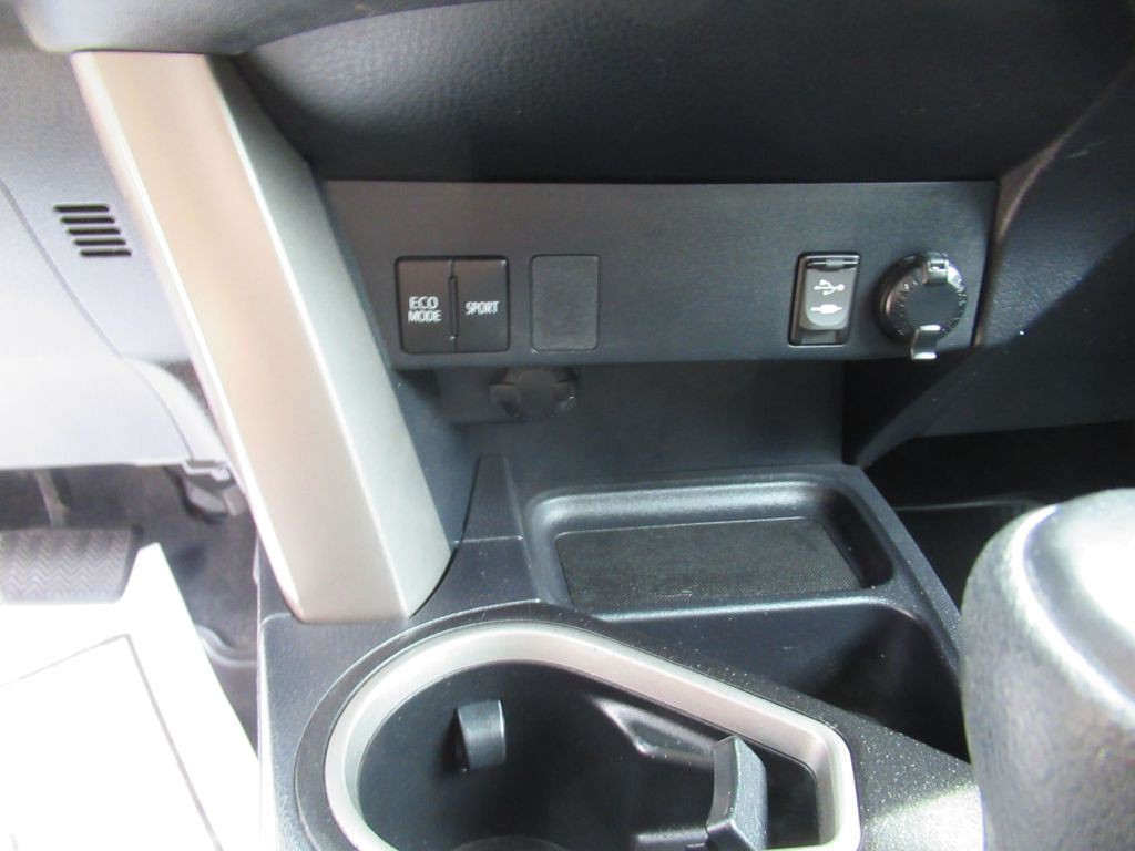2017 Toyota Rav4 Image 21