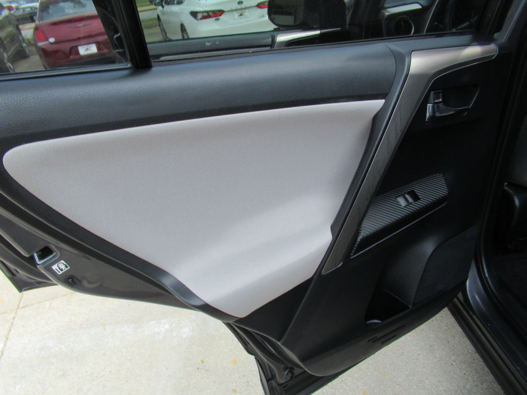 2015 Toyota Rav4 Image 11
