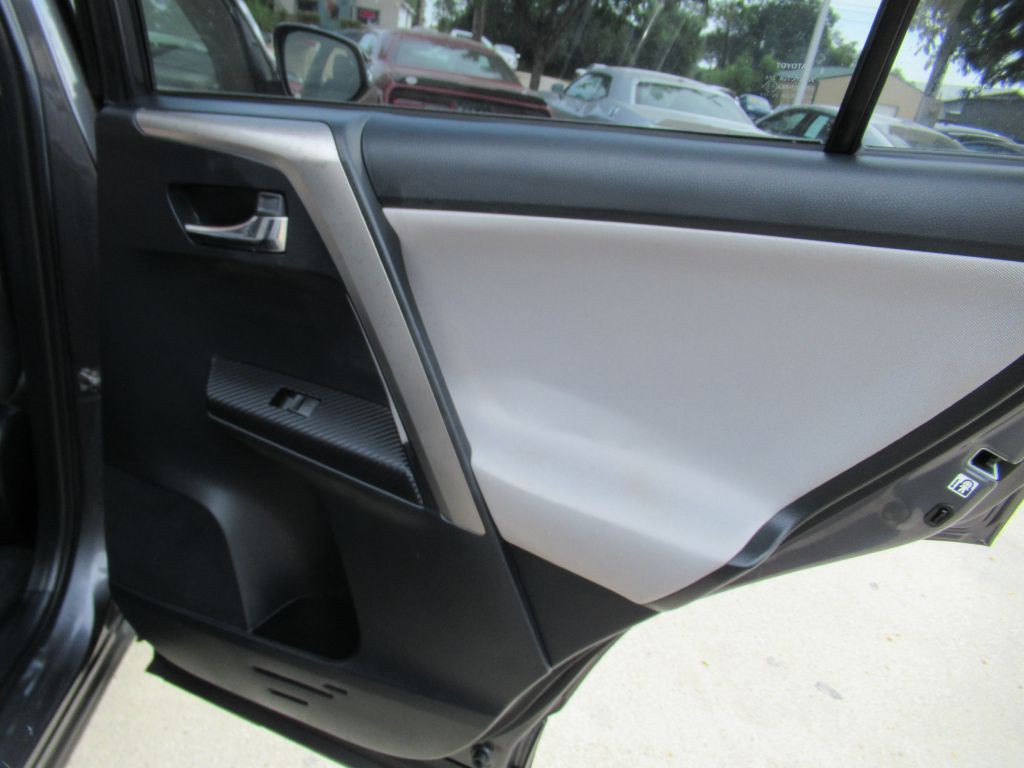 2015 Toyota Rav4 Image 12