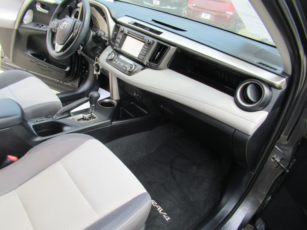 2015 Toyota Rav4 Image 14