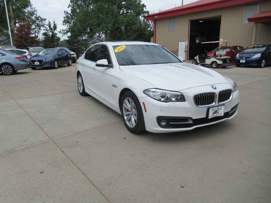 2016 BMW 5 Series Image 3