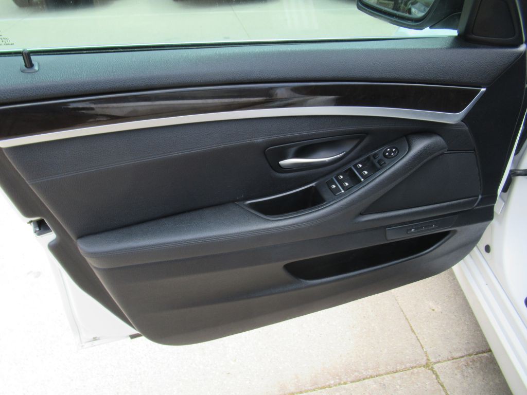 2016 BMW 5 Series Image 10