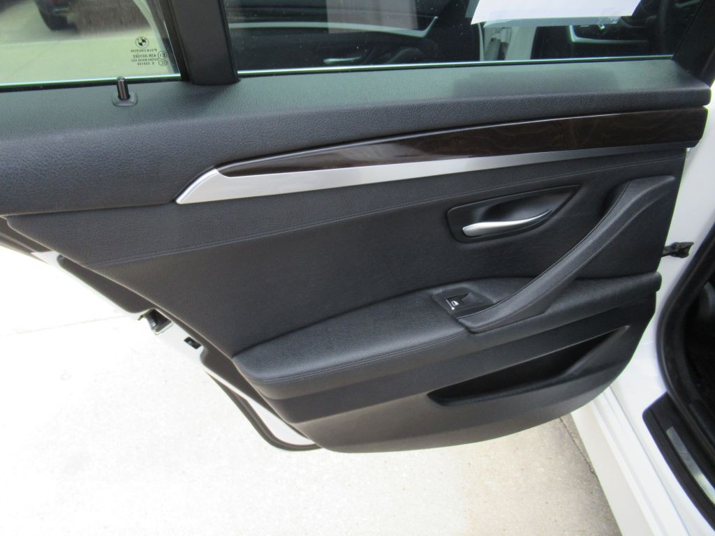 2016 BMW 5 Series Image 11