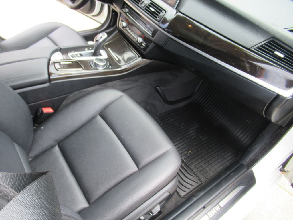 2016 BMW 5 Series Image 14