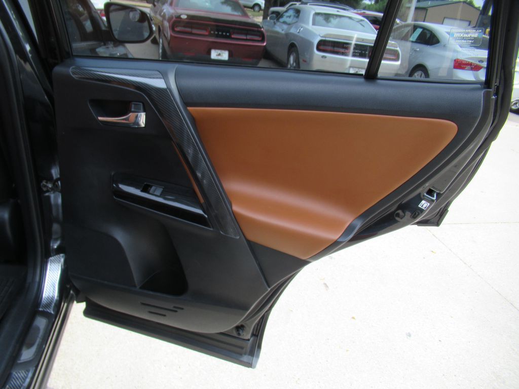 2017 Toyota Rav4 Image 12