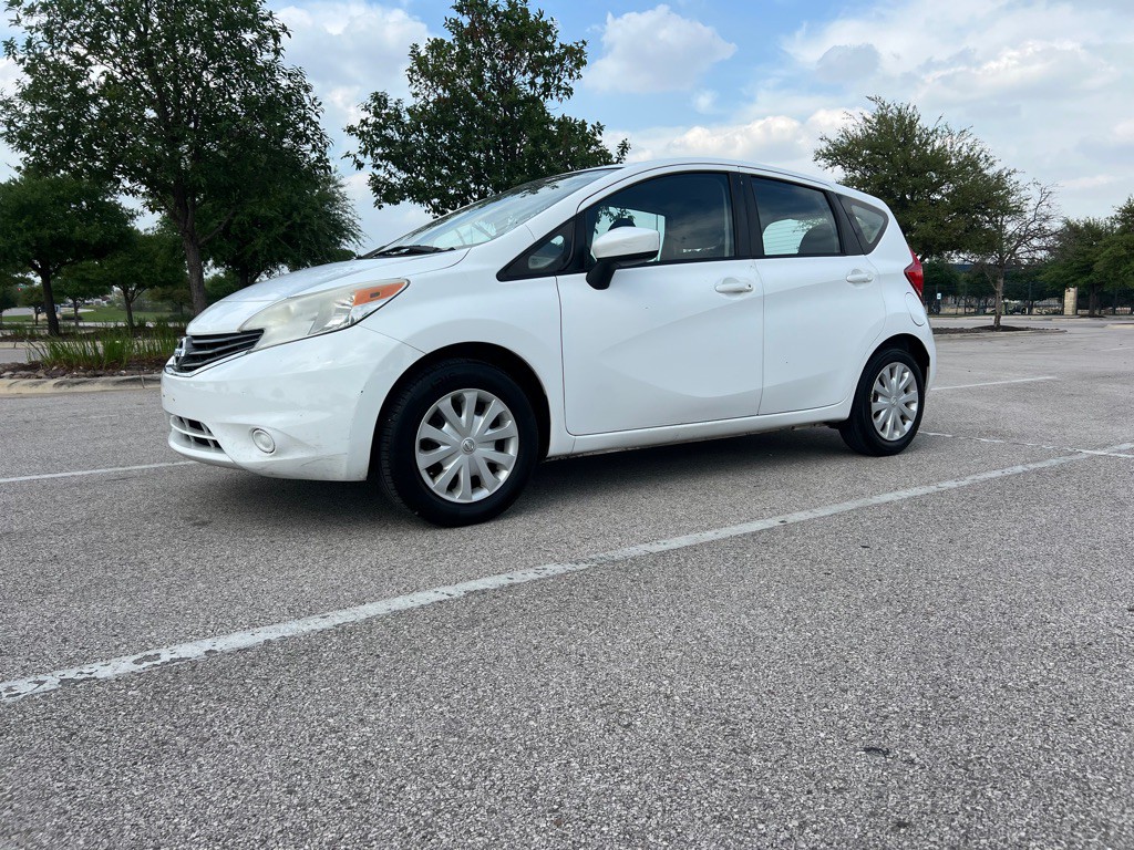 2015 Nissan Versa Image 2