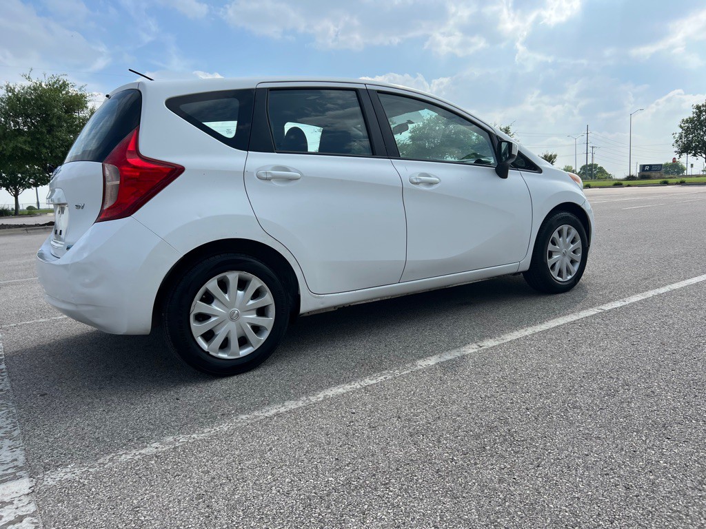 2015 Nissan Versa Image 3