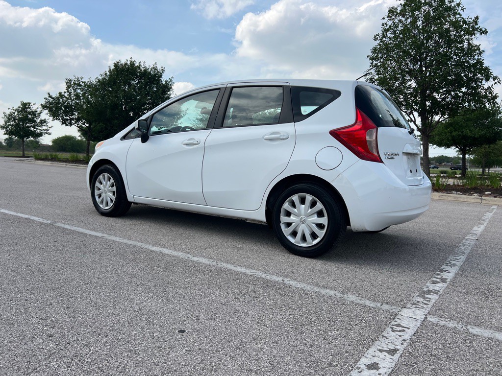 2015 Nissan Versa Image 4