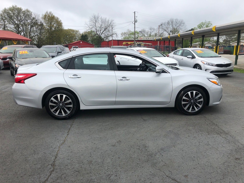 2017 Nissan Altima Image 4