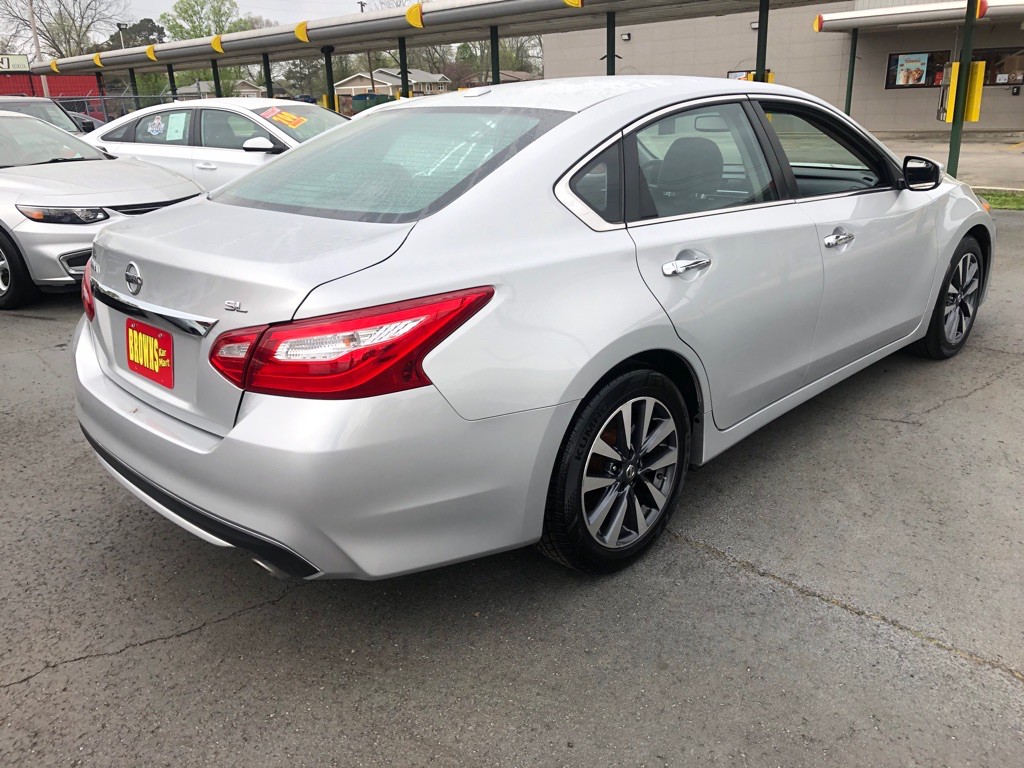 2017 Nissan Altima Image 6