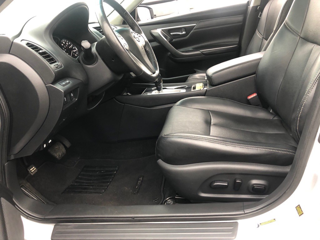 2017 Nissan Altima Image 10