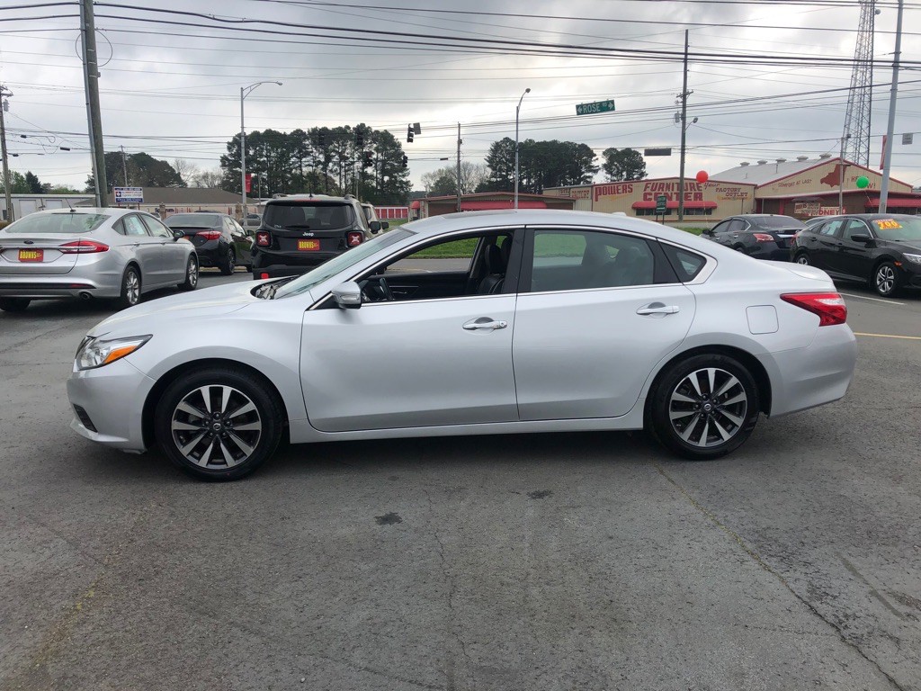 2017 Nissan Altima Image 12