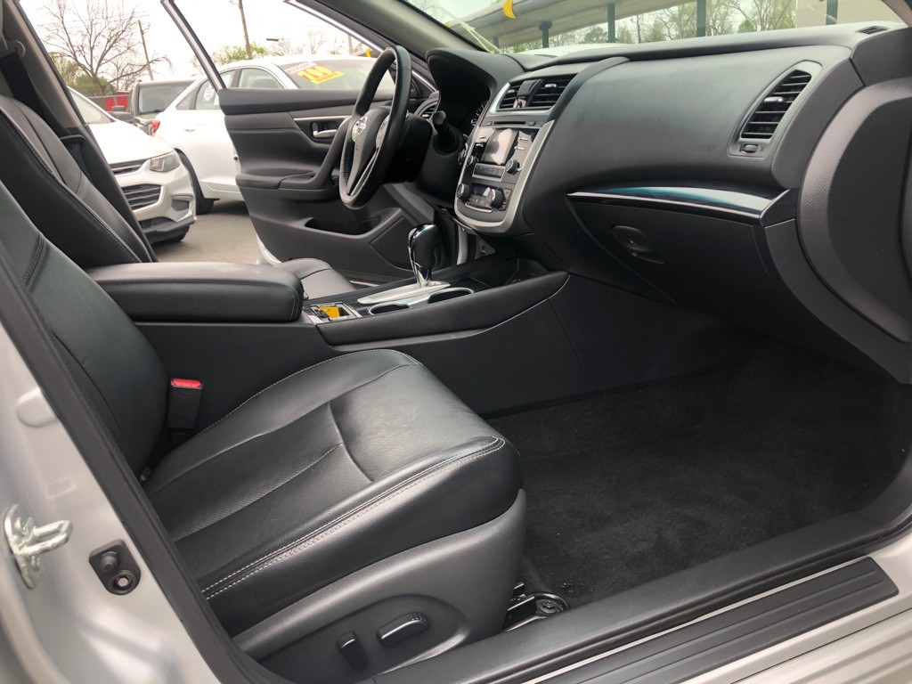 2017 Nissan Altima Image 15