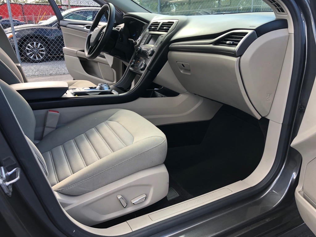 2017 Ford Fusion Image 11