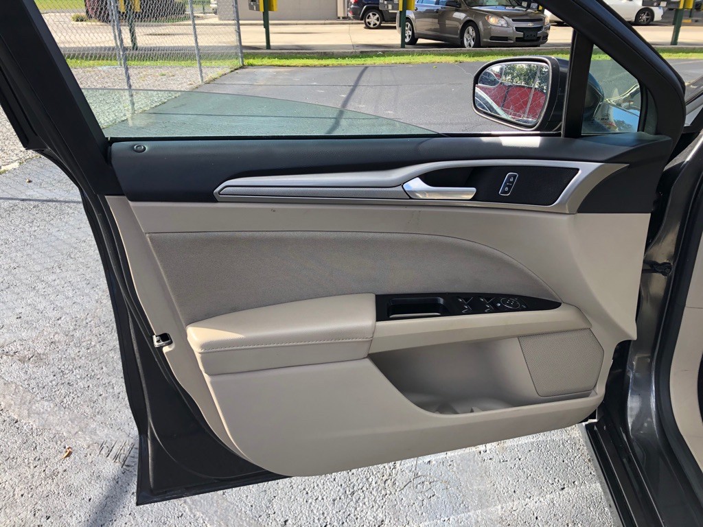 2017 Ford Fusion Image 16