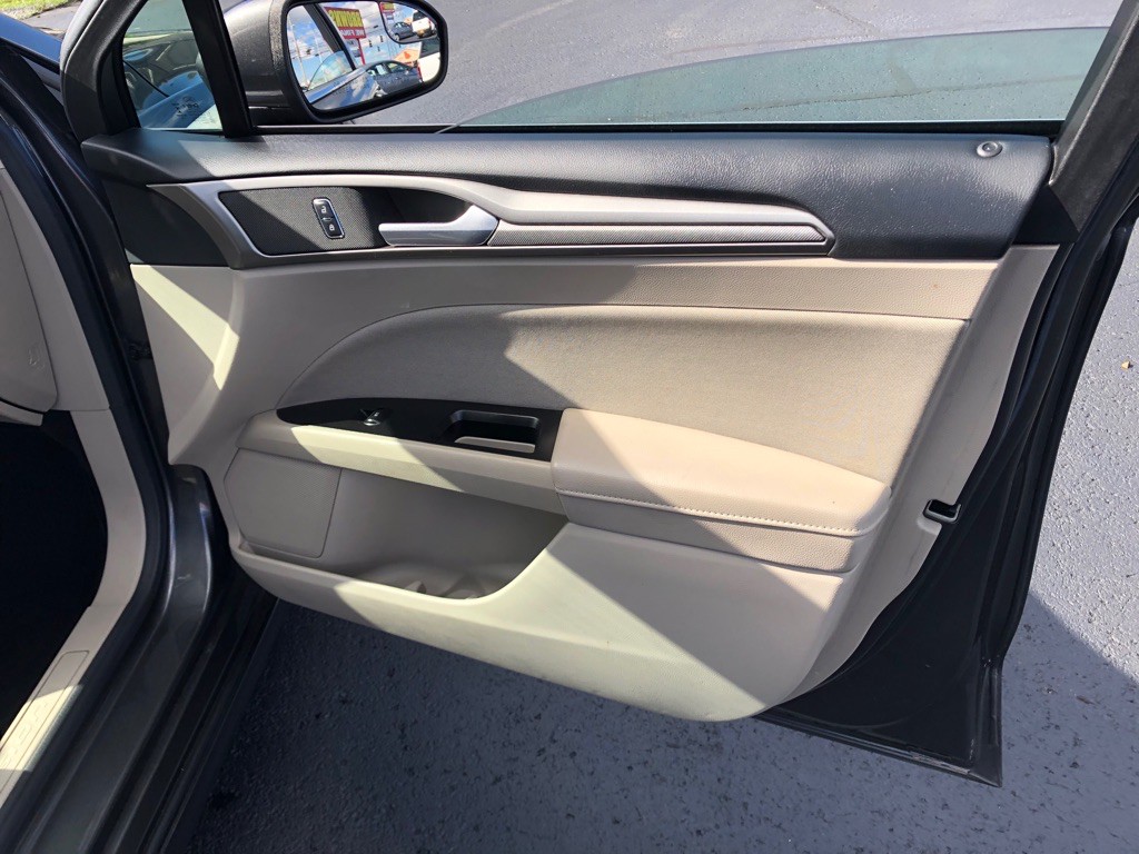 2017 Ford Fusion Image 23