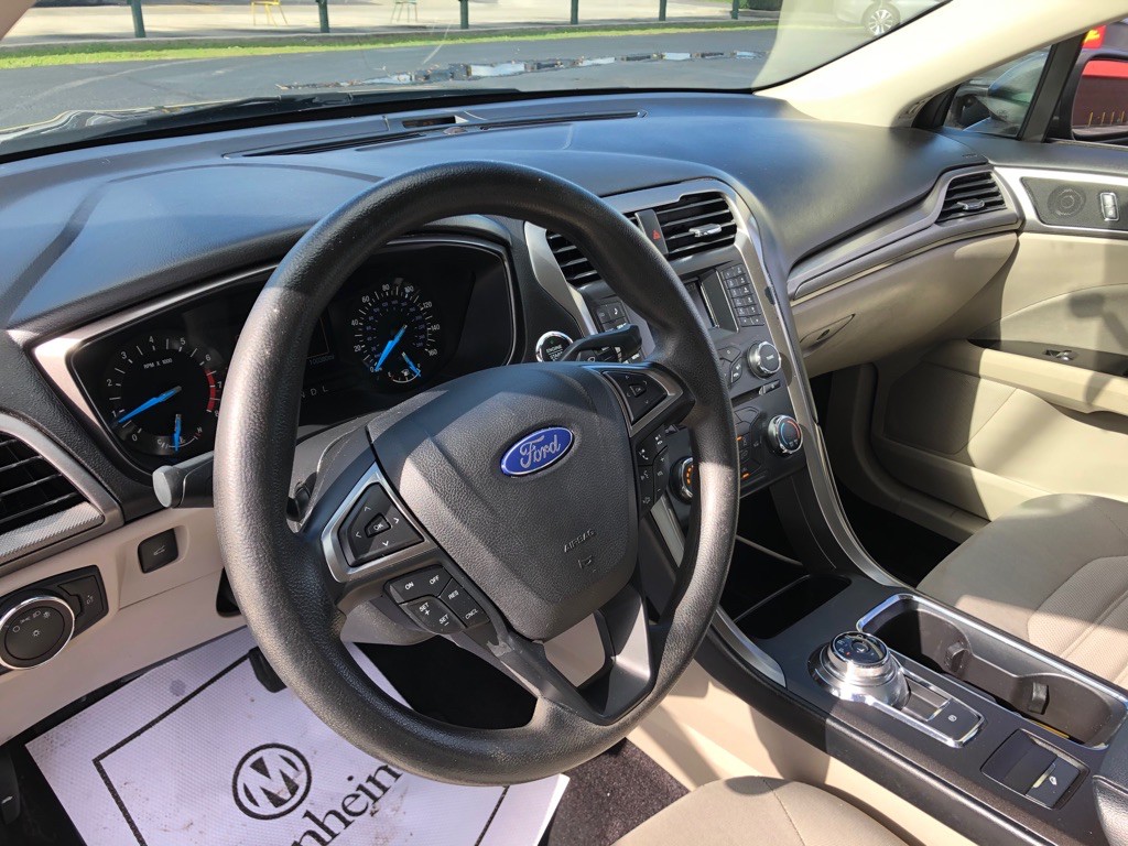 2017 Ford Fusion Image 24