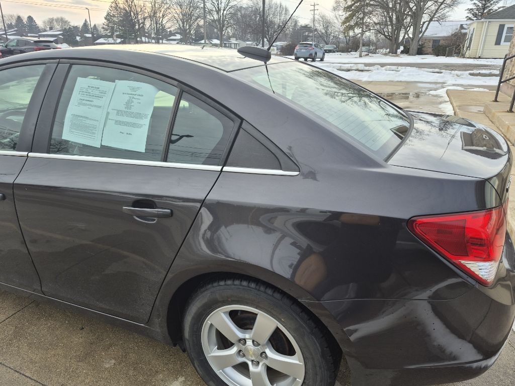 2015 Chevrolet Cruze Image 2