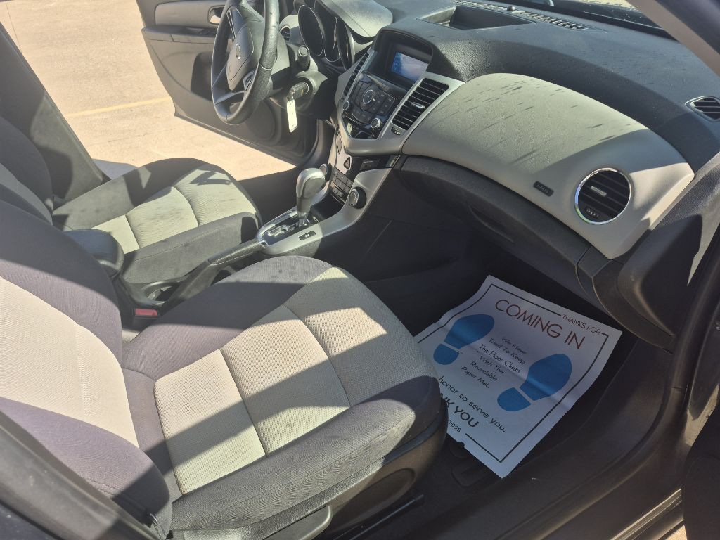 2013 Chevrolet Cruze Image 8