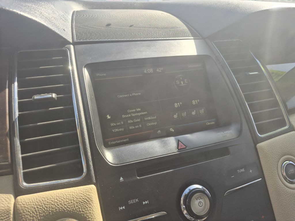 2015 Ford Taurus Image 16