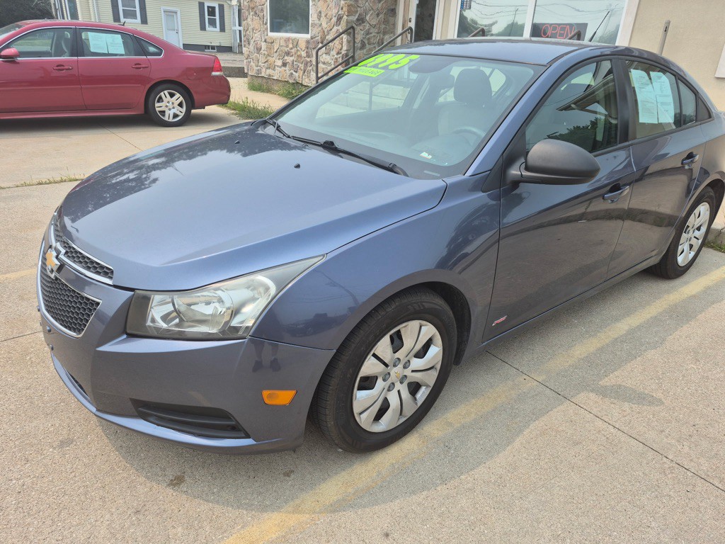 2014 Chevrolet Cruze Image 2