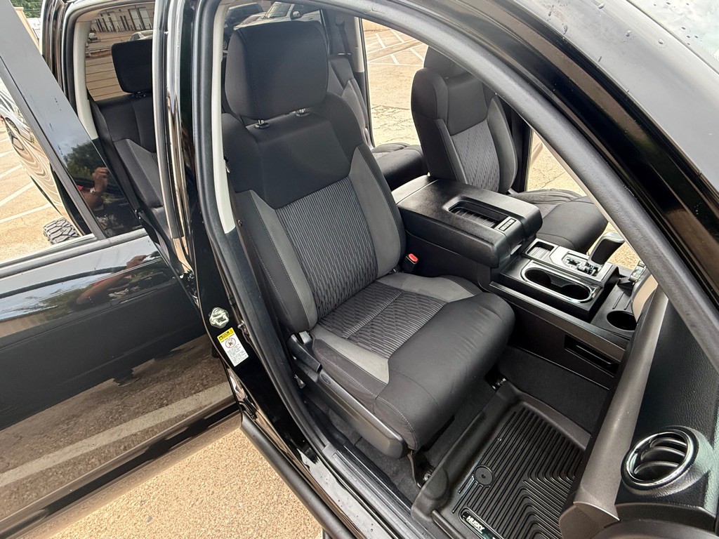 2015 Toyota Tundra Image 9
