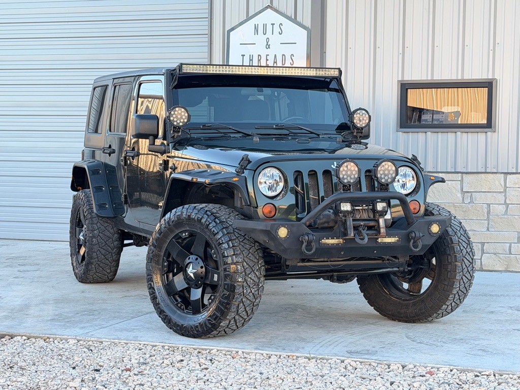 2011 Jeep Wrangler Unlimited Image 2