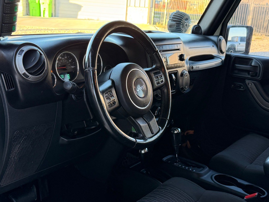 2011 Jeep Wrangler Unlimited Image 12