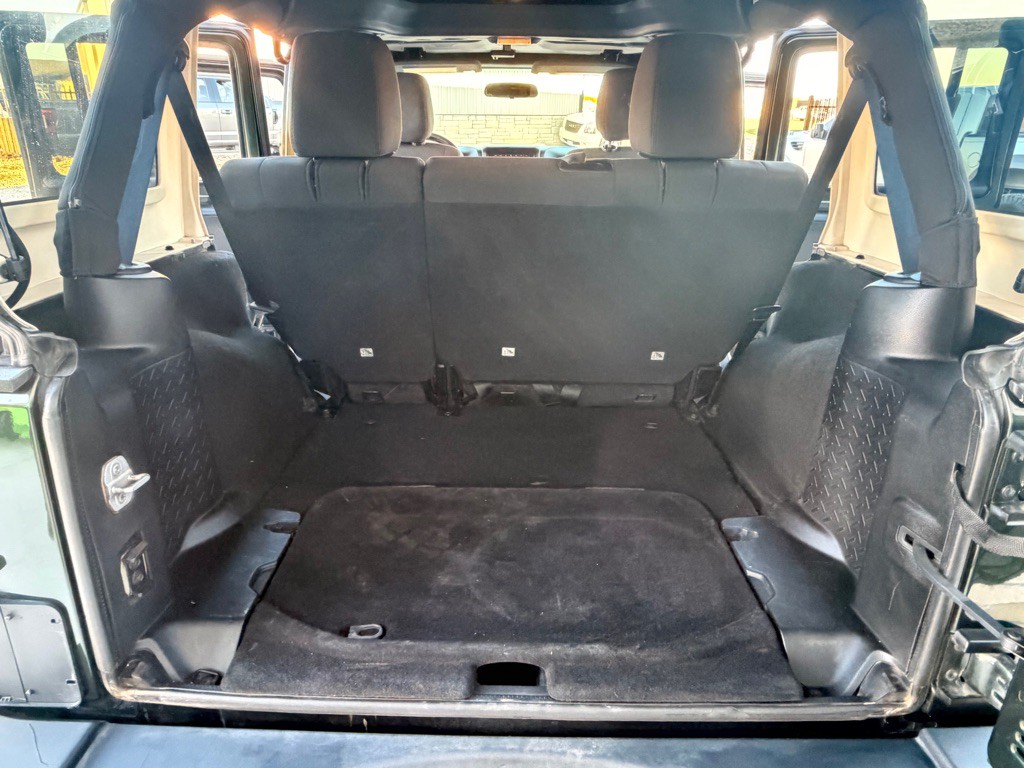 2011 Jeep Wrangler Unlimited Image 19