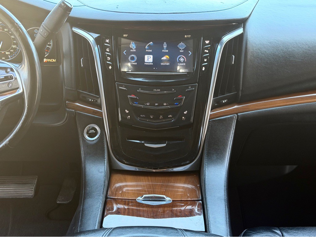 2015 Cadillac Escalade Image 13