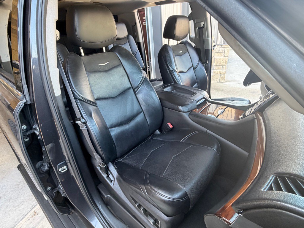 2015 Cadillac Escalade Image 14