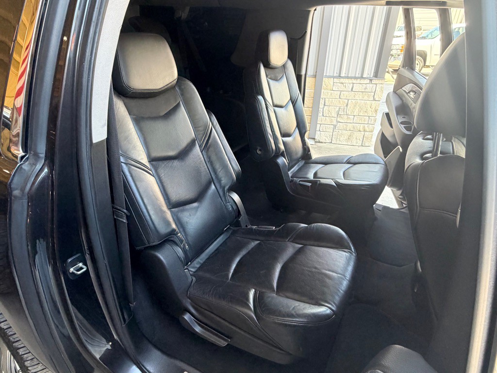 2015 Cadillac Escalade Image 15