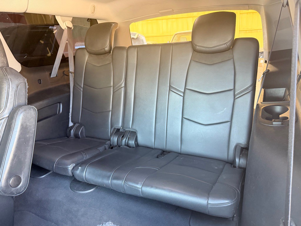 2015 Cadillac Escalade Image 17