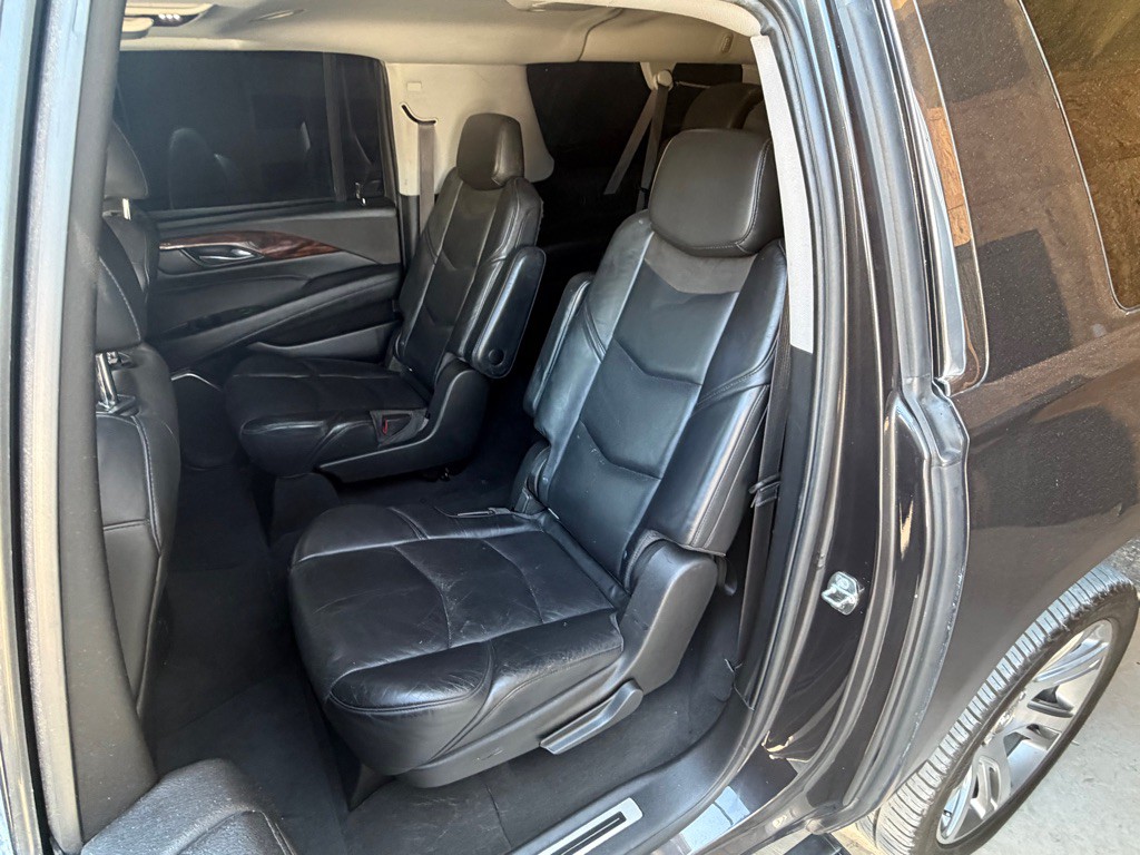 2015 Cadillac Escalade Image 18