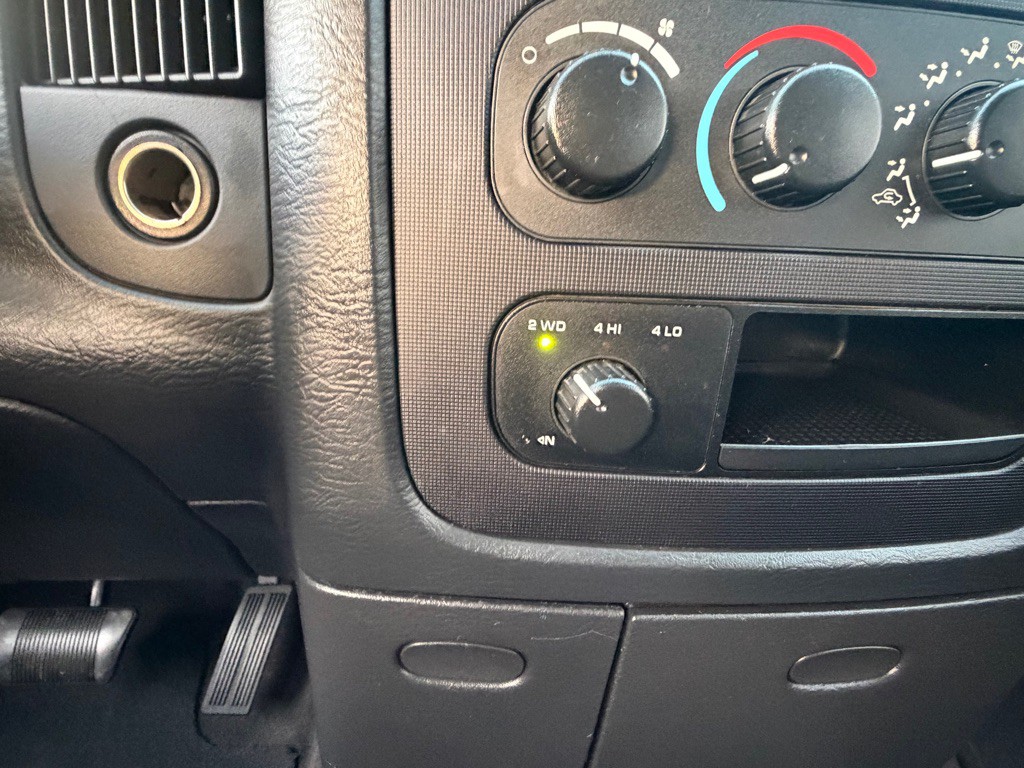 2005 Dodge Ram 2500 Image 19