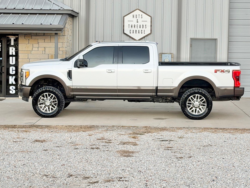 2017 Ford F-250 Image 2