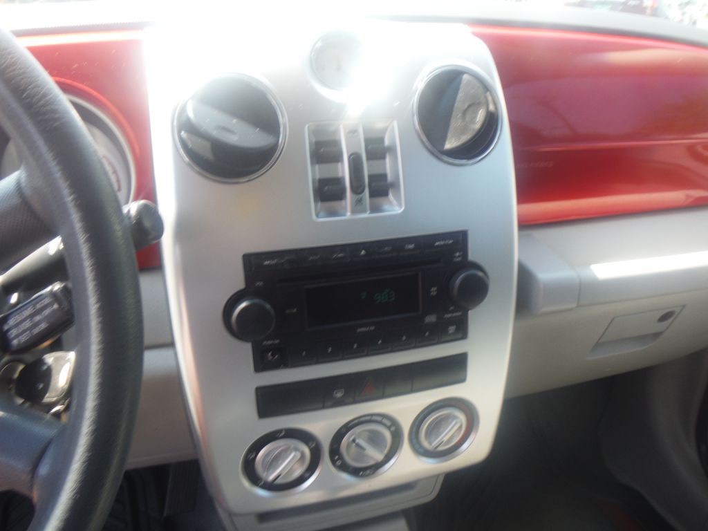 2006 Chrysler PT Cruiser Image 10