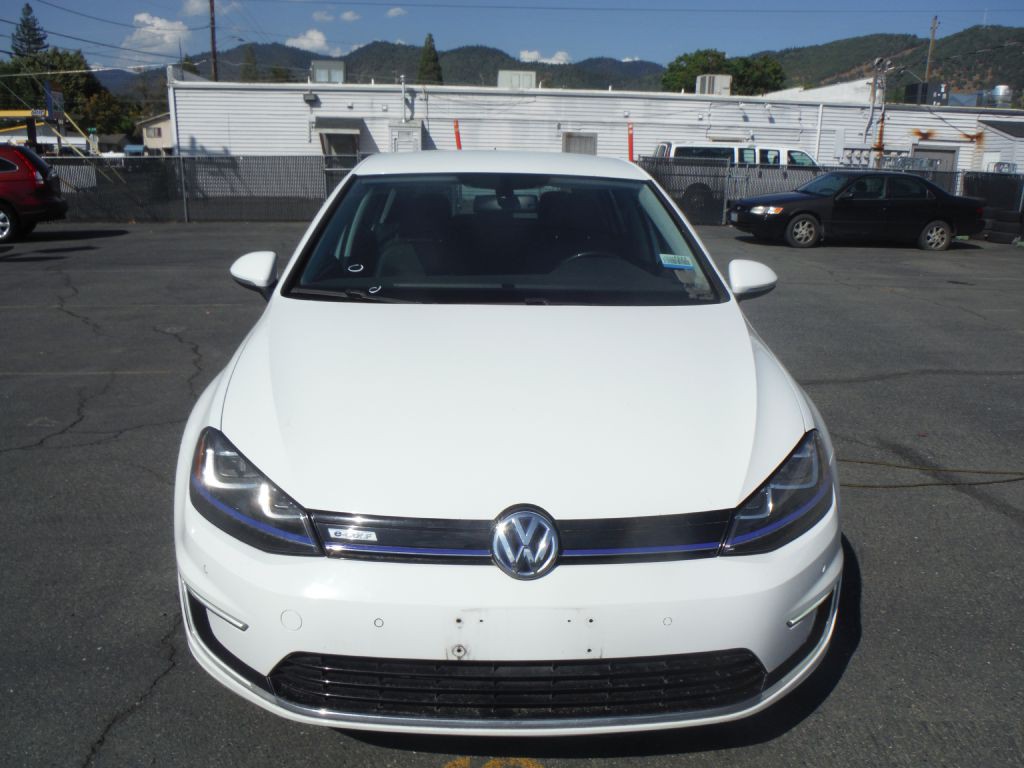 2016 Volkswagen Golf Image 2