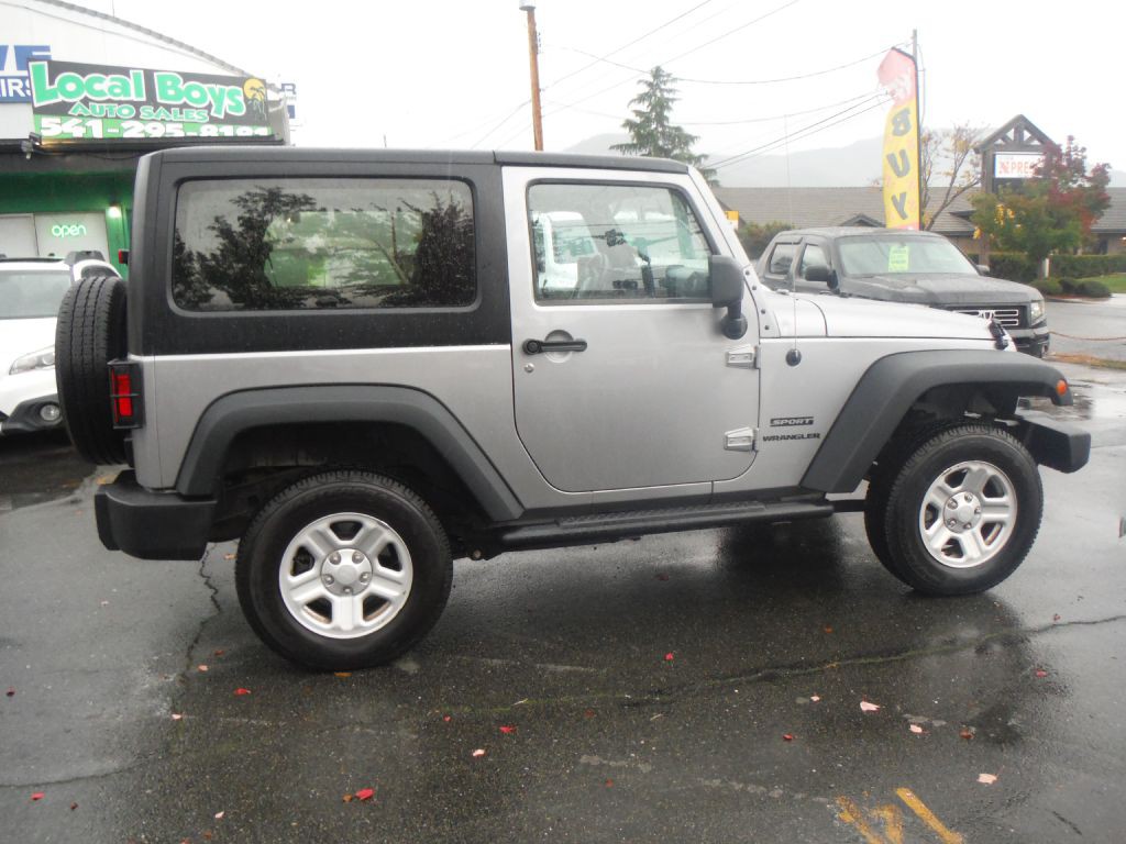 2013 Jeep Wrangler Image 8