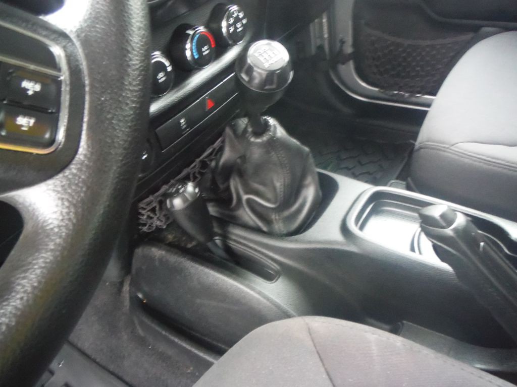 2013 Jeep Wrangler Image 10