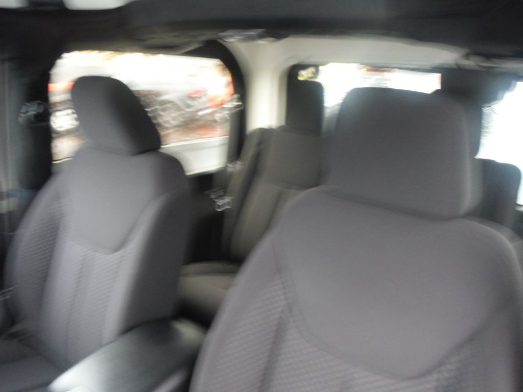 2013 Jeep Wrangler Image 12