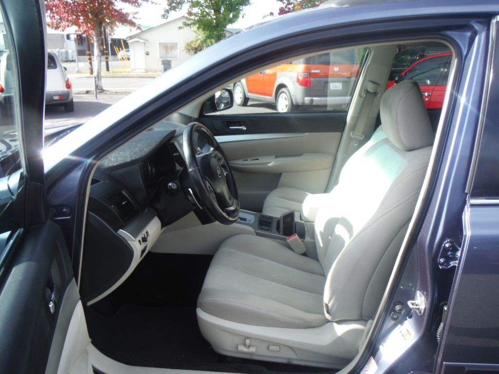 2014 Subaru Outback Image 8