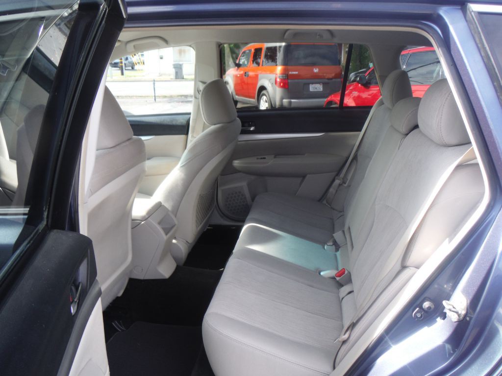 2014 Subaru Outback Image 9