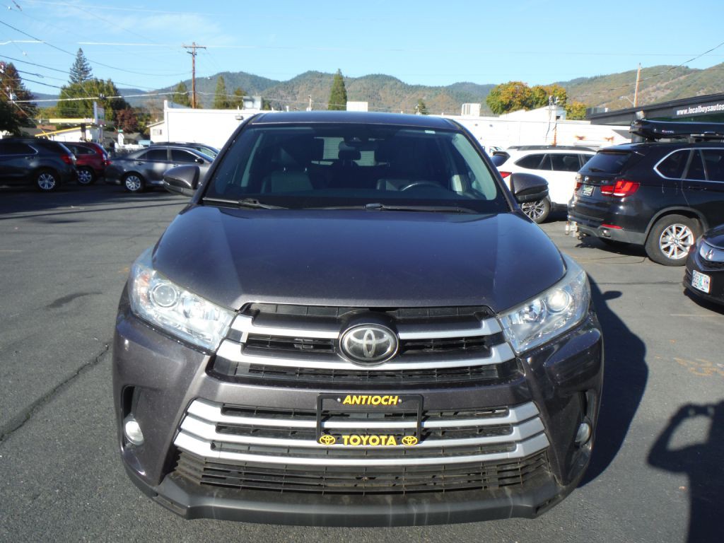 2017 Toyota Highlander Image 2