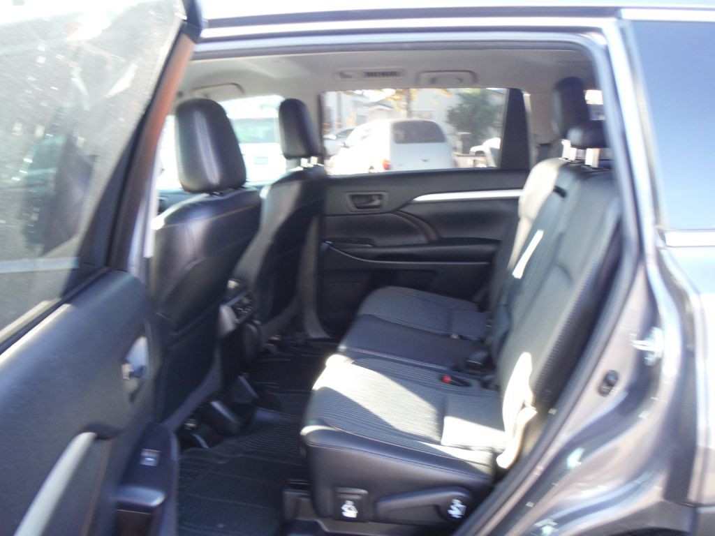 2017 Toyota Highlander Image 7